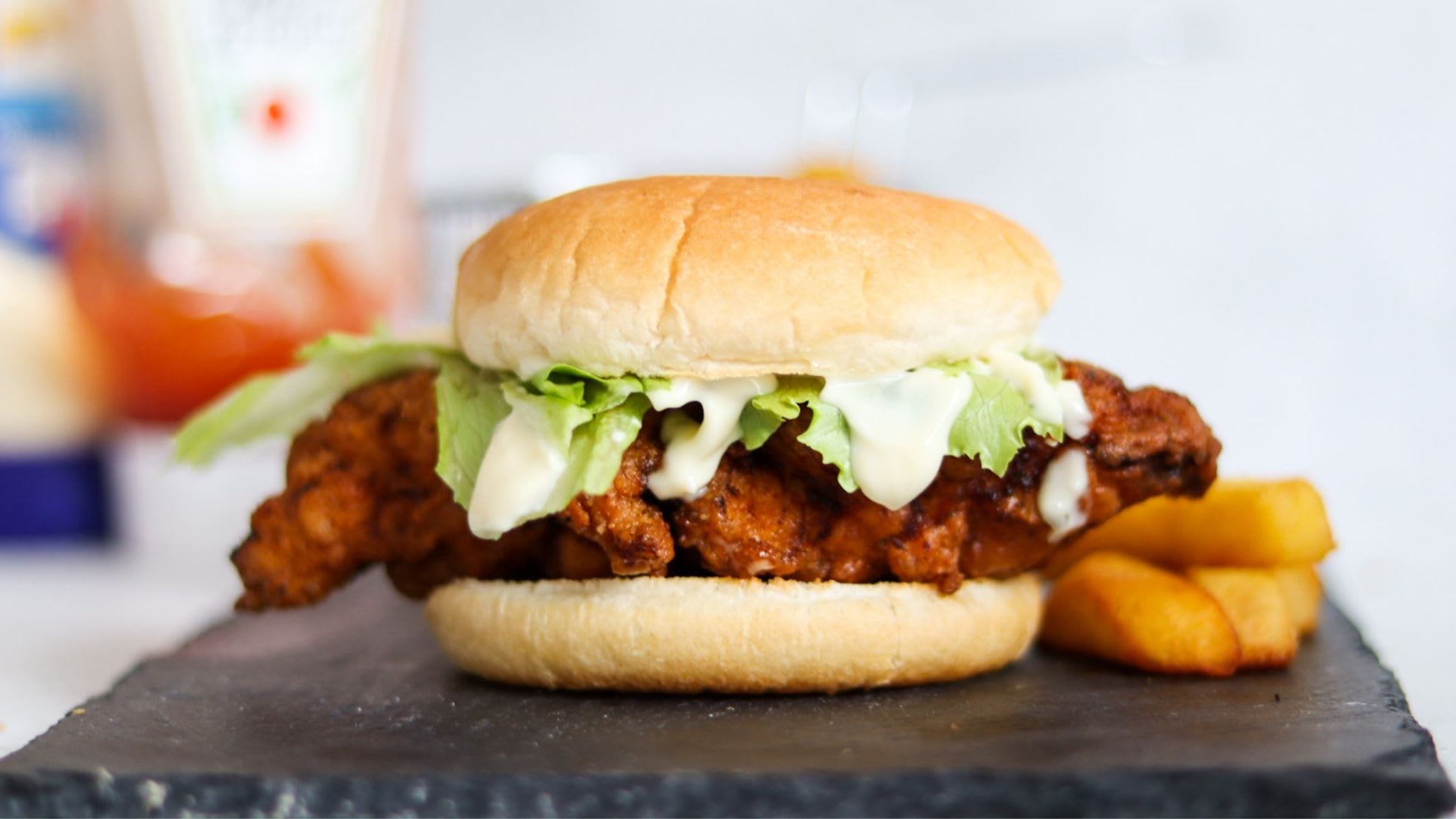 Chiken burger & chips with drink